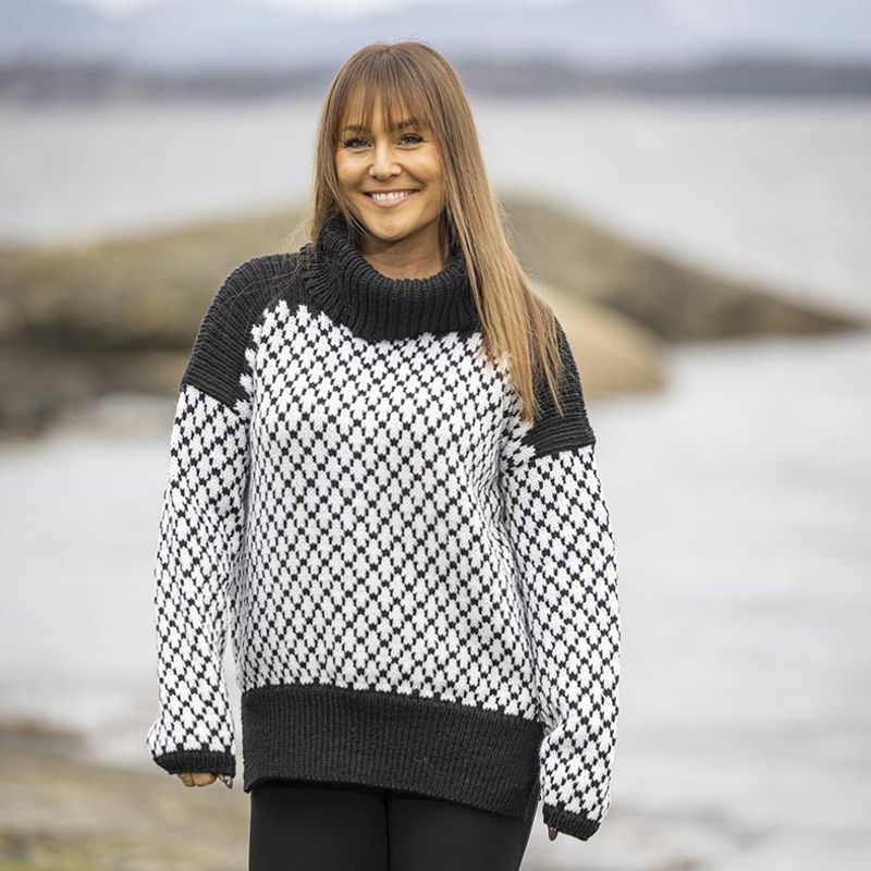 Young and Free genser-lang svart